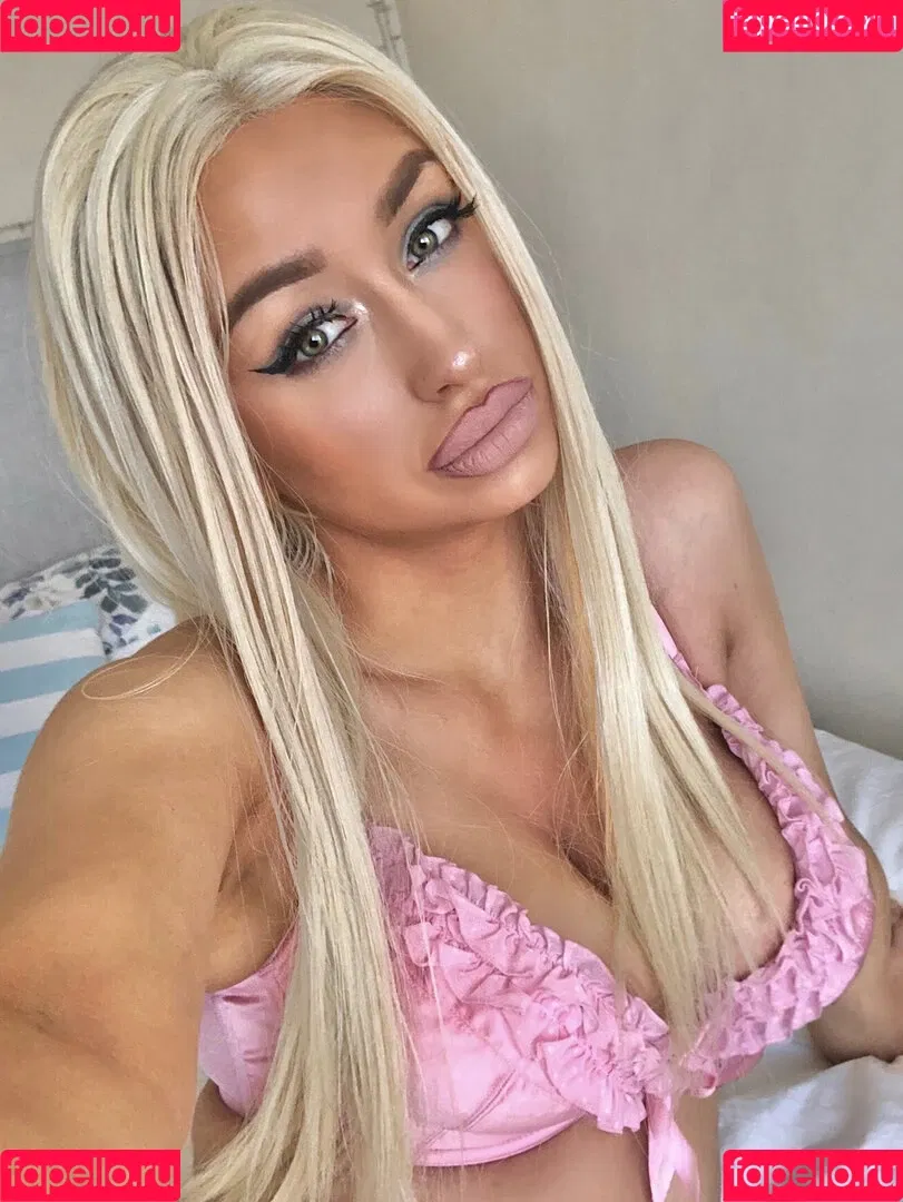 Bimbobrookelle Onlyfans Photo Gallery 