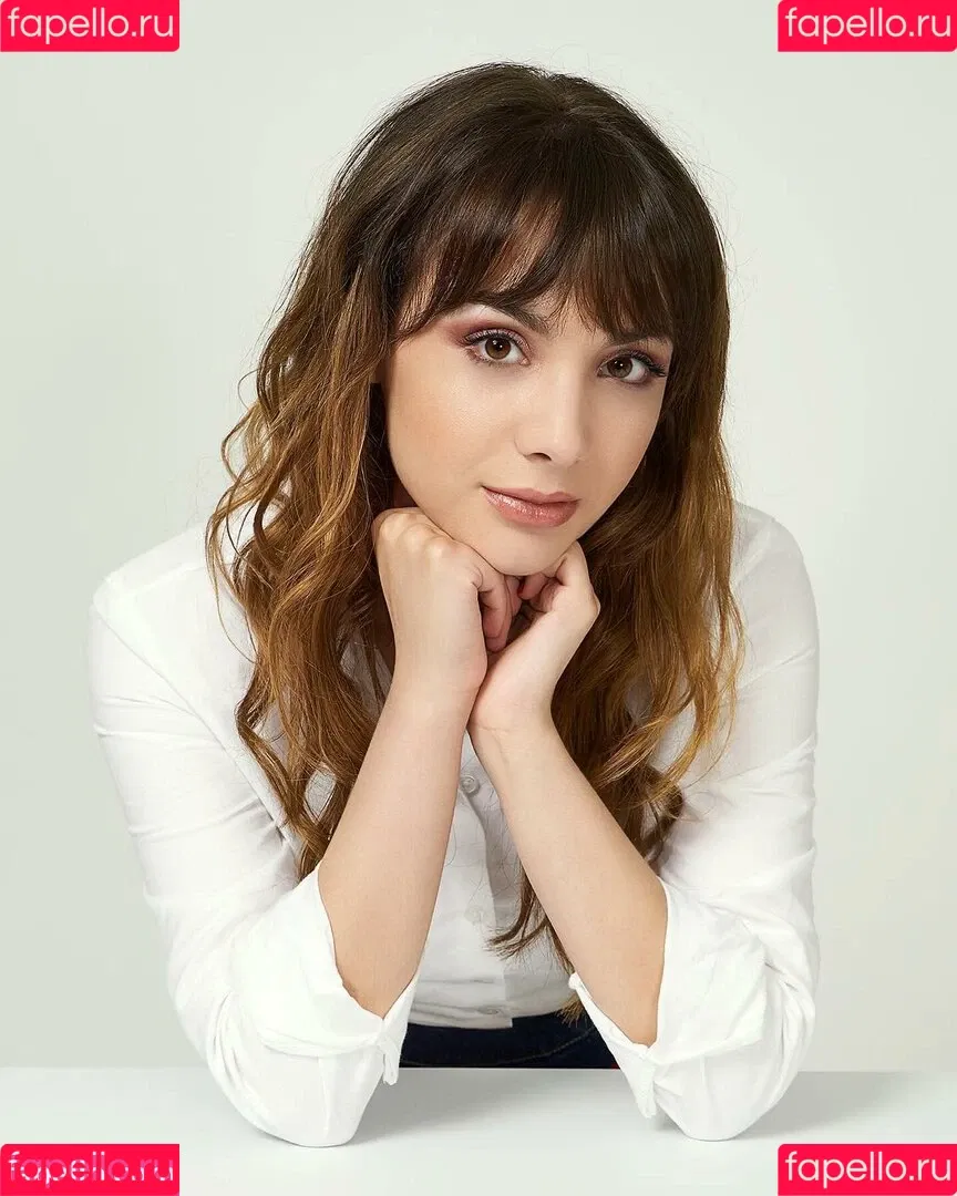 Hannah Marks Onlyfans Photo Gallery 