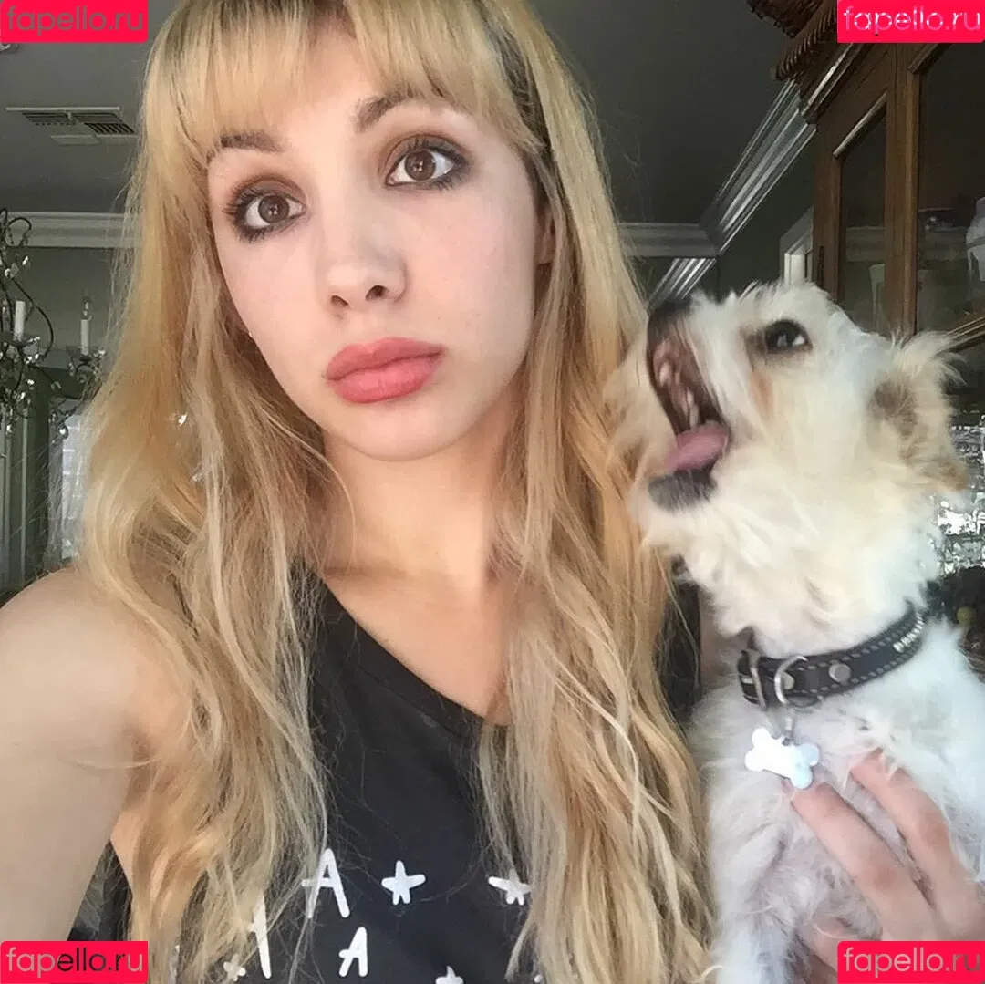 Hannah Marks Onlyfans Photo Gallery 