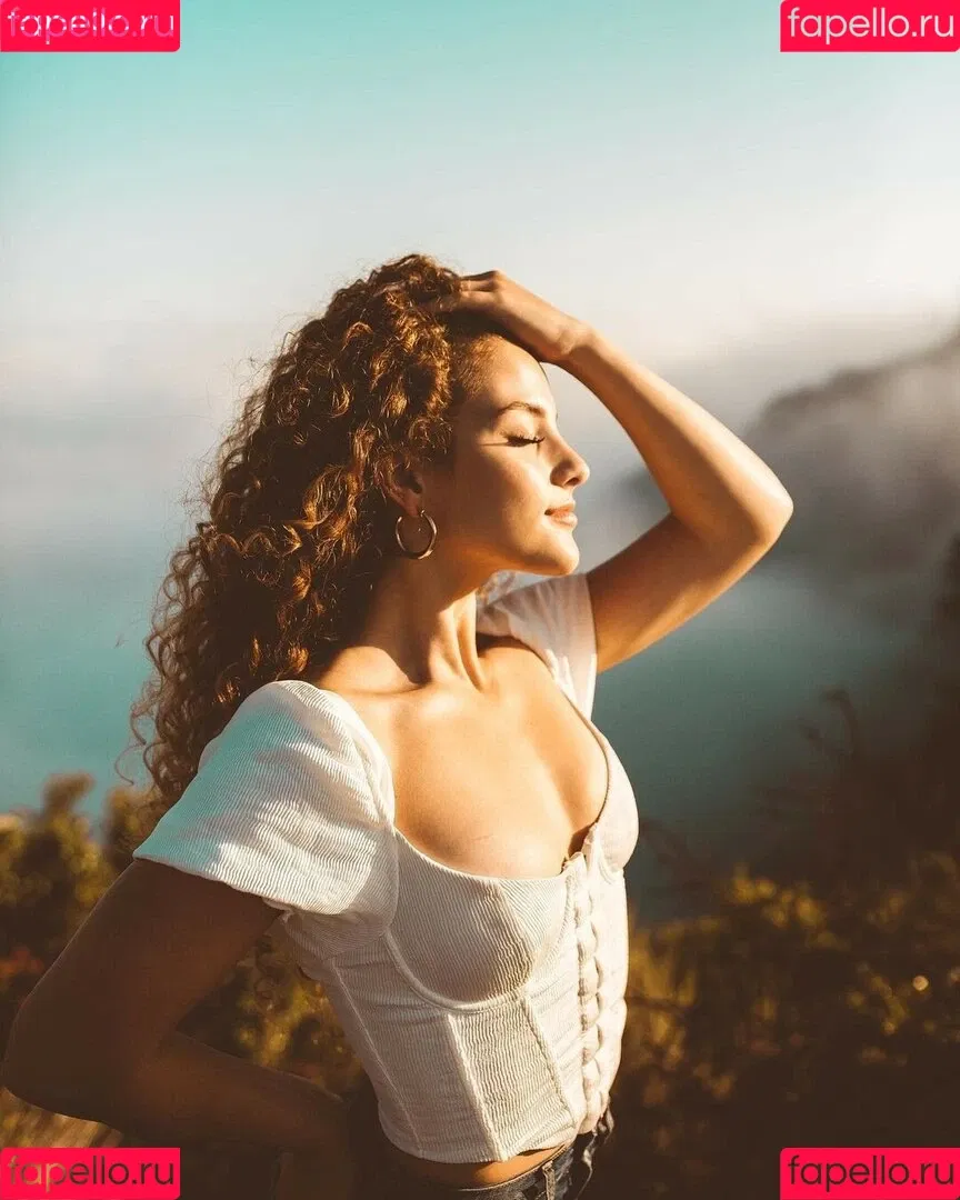 Sofie Dossi Onlyfans Photo Gallery 