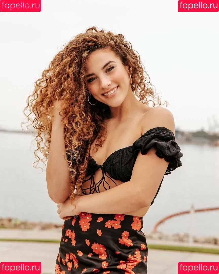 Sofie Dossi Onlyfans Photo Gallery 