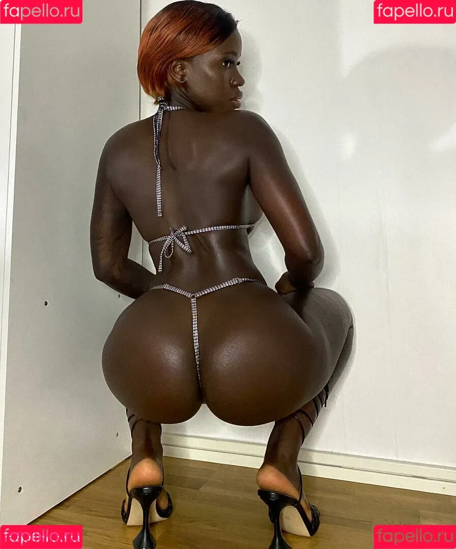 Tucha Sambu Onlyfans Photo Gallery 