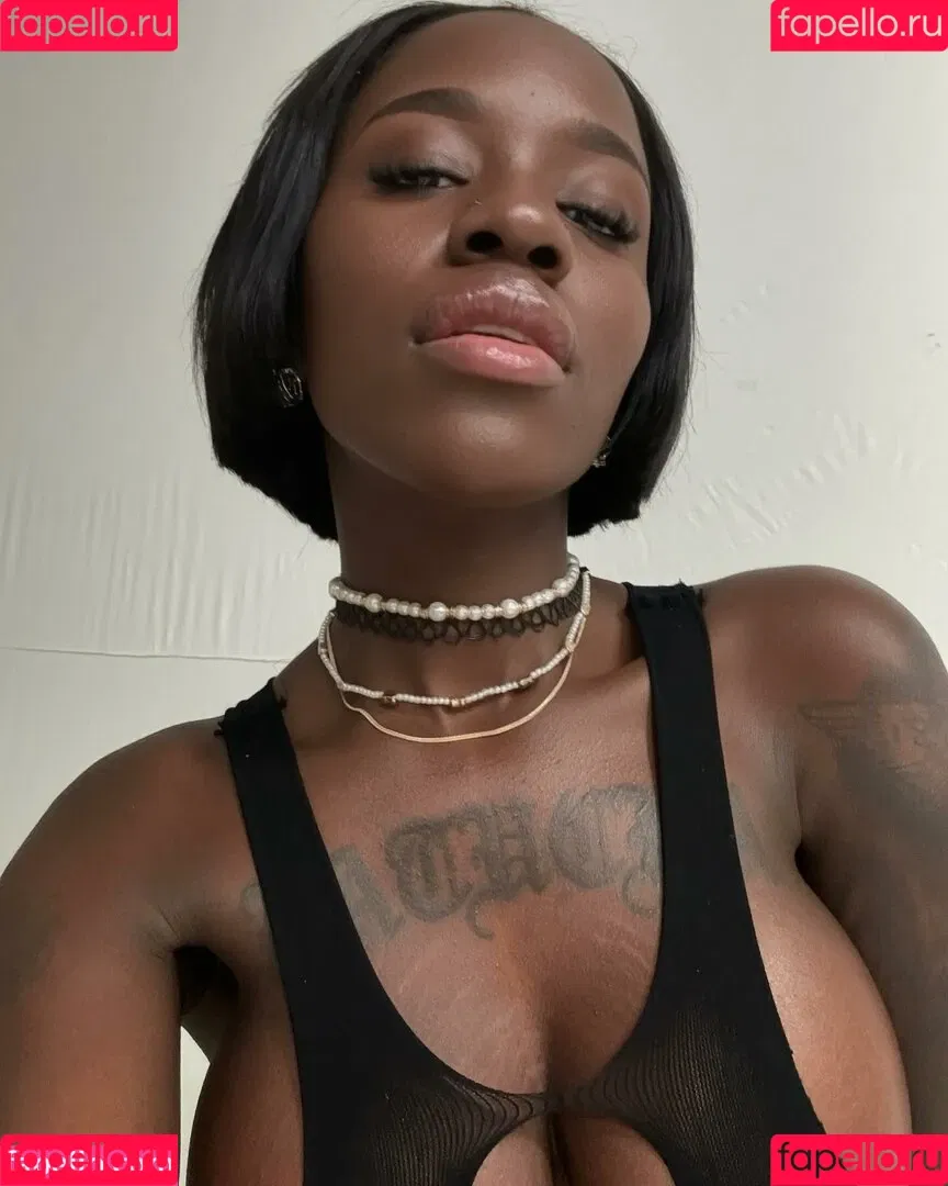 Tucha Sambu Onlyfans Photo Gallery 