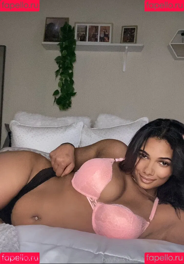 shapedbyshanice Onlyfans Photo Gallery 