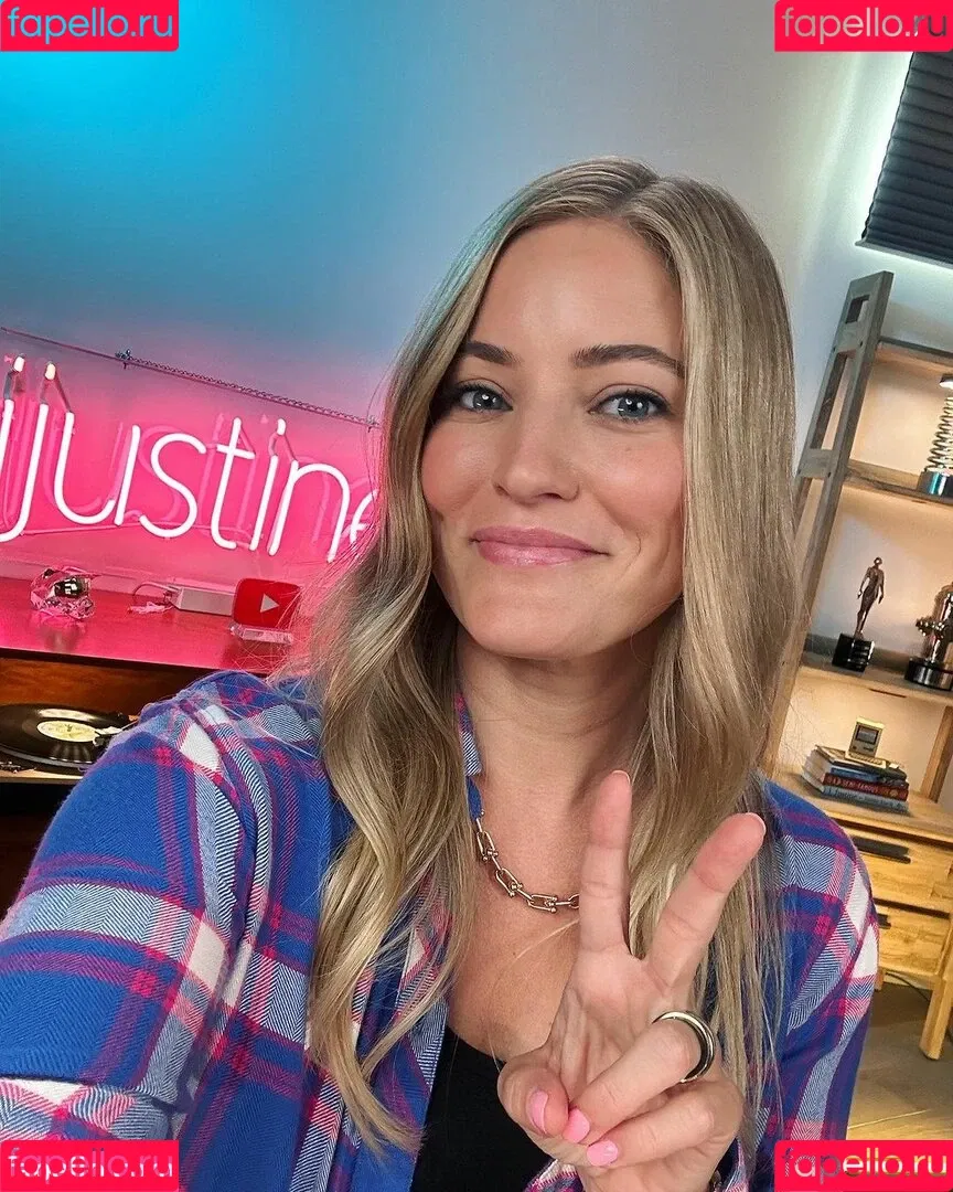 iJustine Onlyfans Photo Gallery 