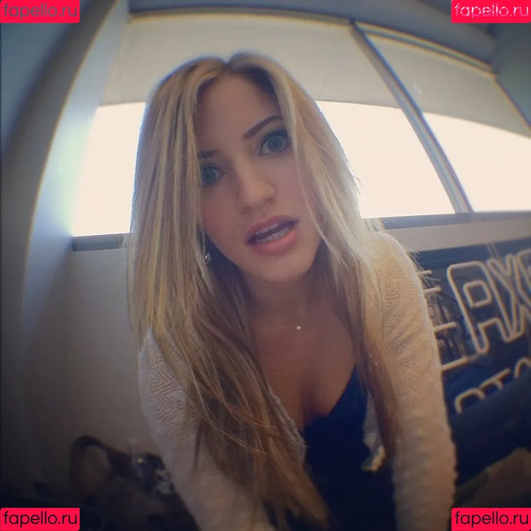 iJustine Onlyfans Photo Gallery 