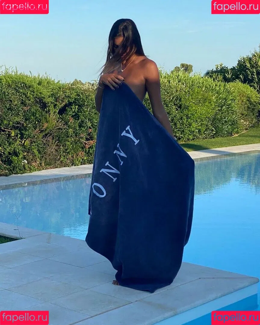 Corinna Dentoni Onlyfans Photo Gallery 