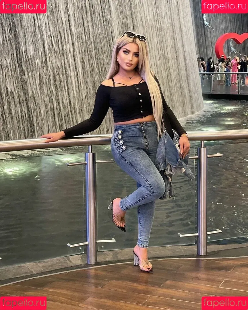 Deli Sana Onlyfans Photo Gallery 