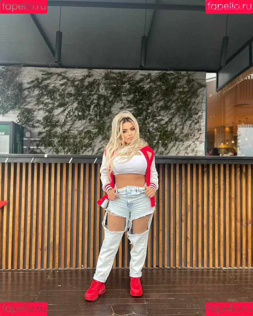 Deli Sana Onlyfans Photo Gallery 