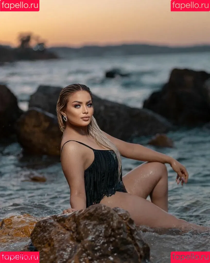 Deli Sana Onlyfans Photo Gallery 