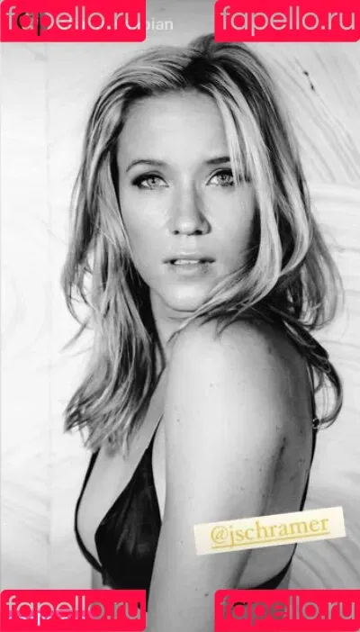 Jessy Schram Onlyfans Photo Gallery 