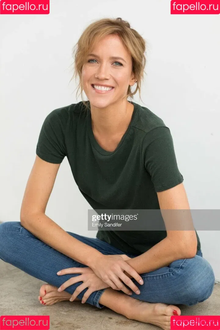 Jessy Schram Onlyfans Photo Gallery 