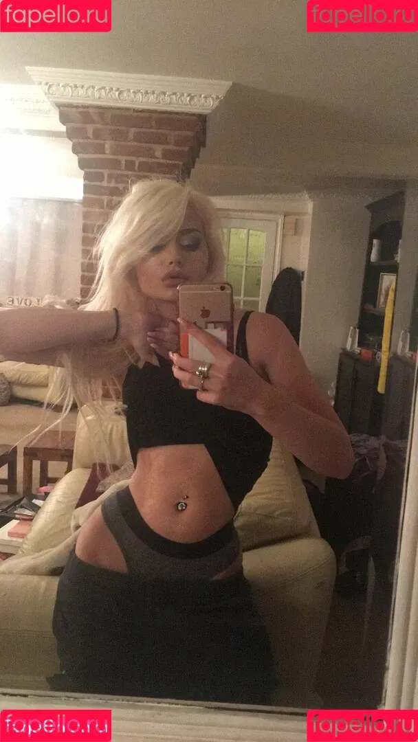 Romanie Smith Onlyfans Photo Gallery 