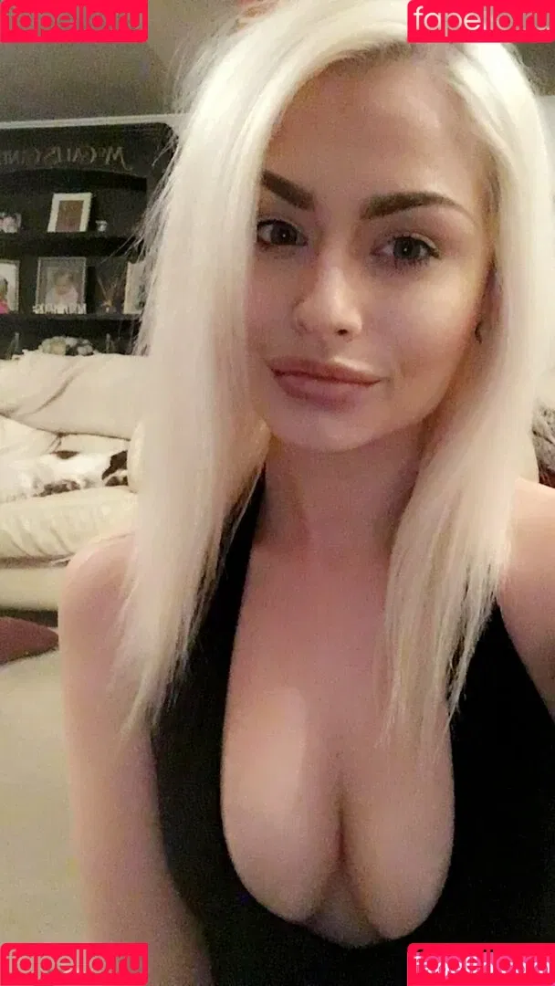 Romanie Smith Onlyfans Photo Gallery 