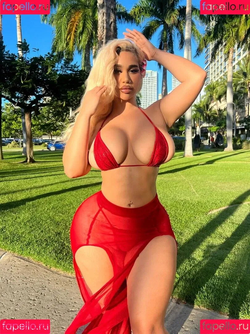 Carmela Habibi Onlyfans Photo Gallery 