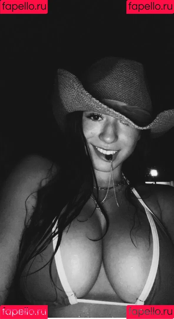 Maddie May Onlyfans Photo Gallery 