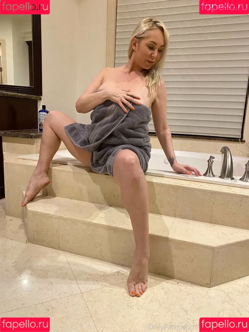 realmarycarey Onlyfans Photo Gallery 