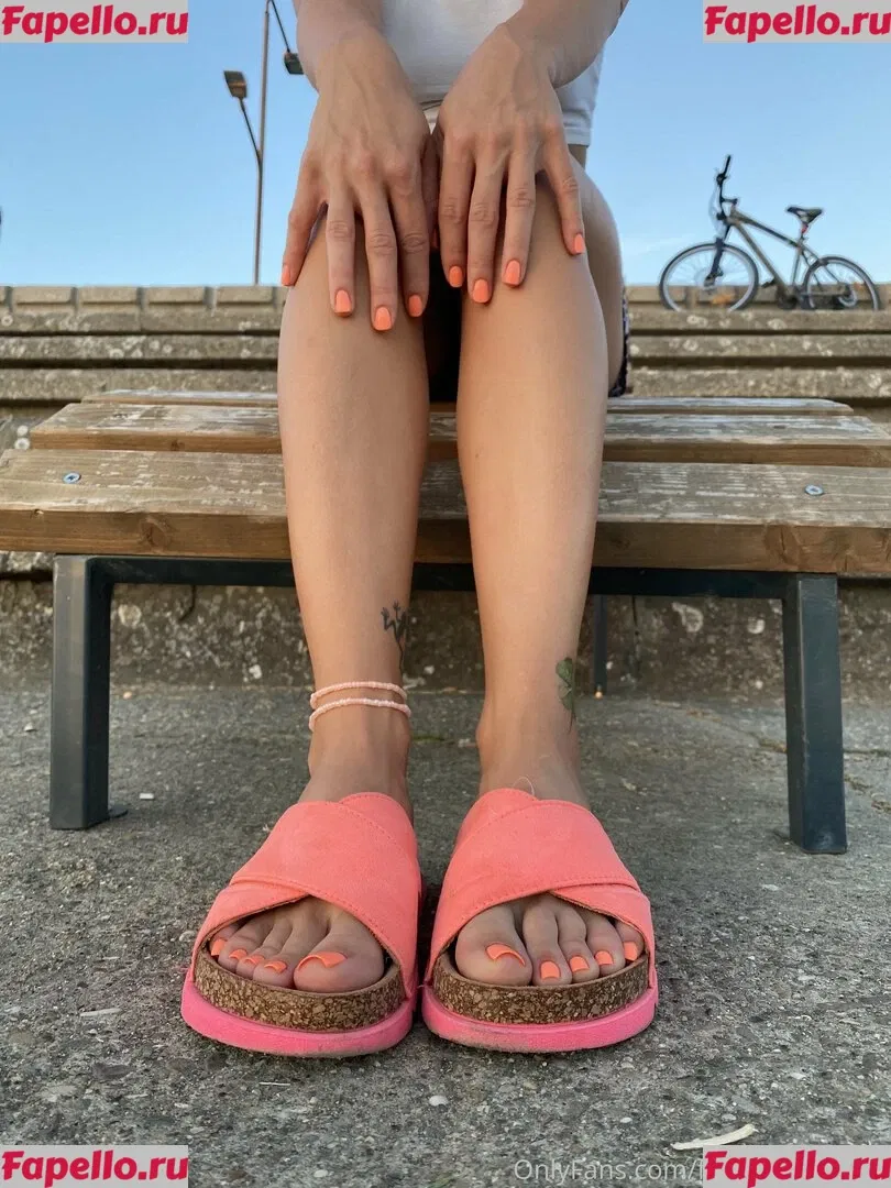 froggeefeetfree Onlyfans Photo Gallery 