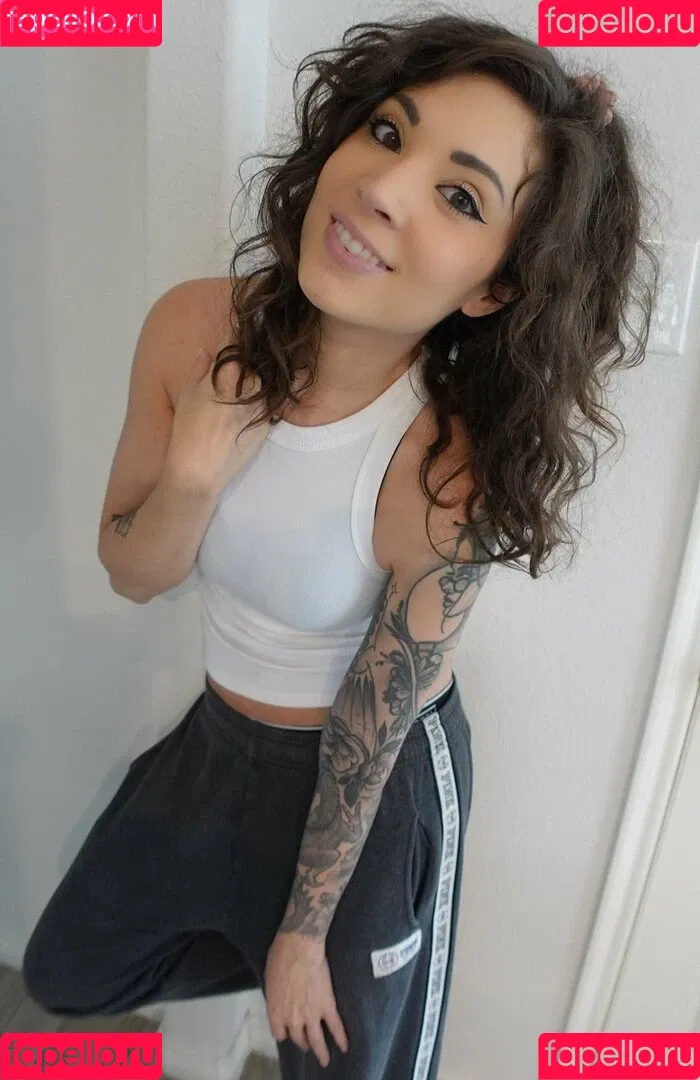 MelonieMac Onlyfans Photo Gallery 