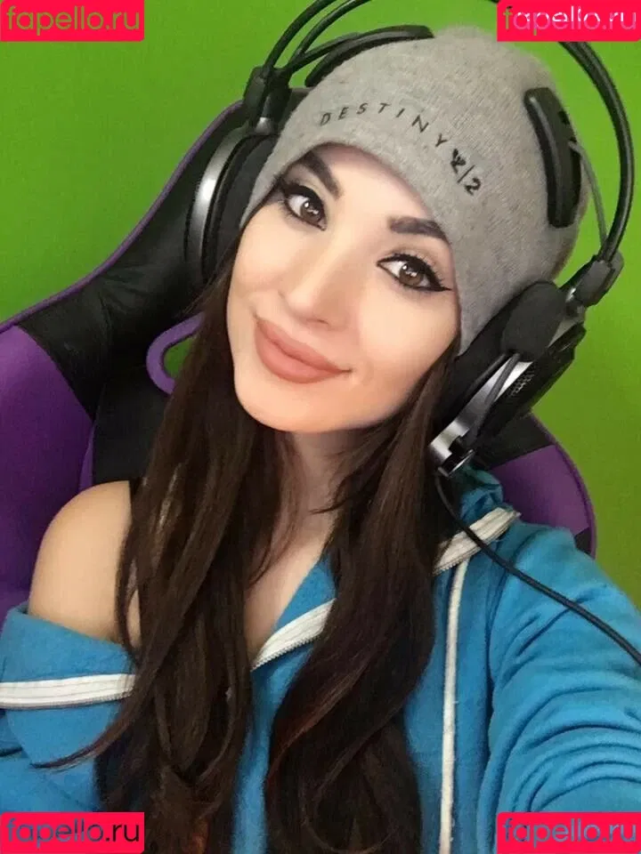 MelonieMac Onlyfans Photo Gallery 