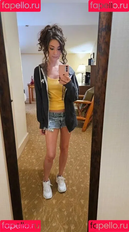 MelonieMac Onlyfans Photo Gallery 