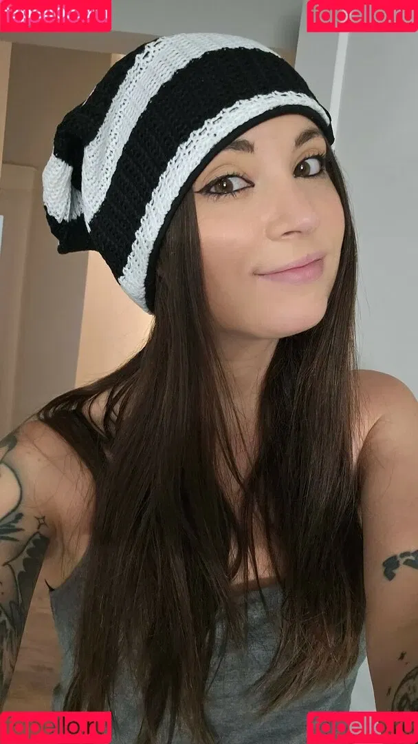 MelonieMac Onlyfans Photo Gallery 