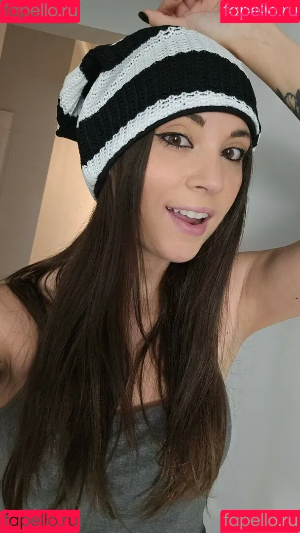 MelonieMac Onlyfans Photo Gallery 