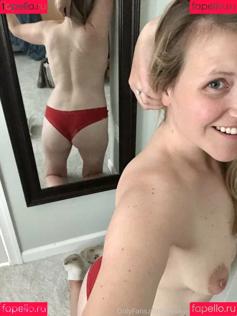 freakymomalldaylong Onlyfans Photo Gallery 