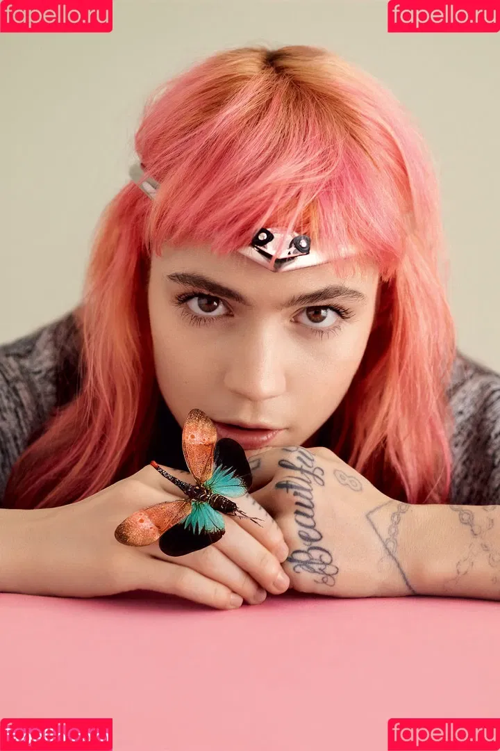 Grimes Onlyfans Photo Gallery 