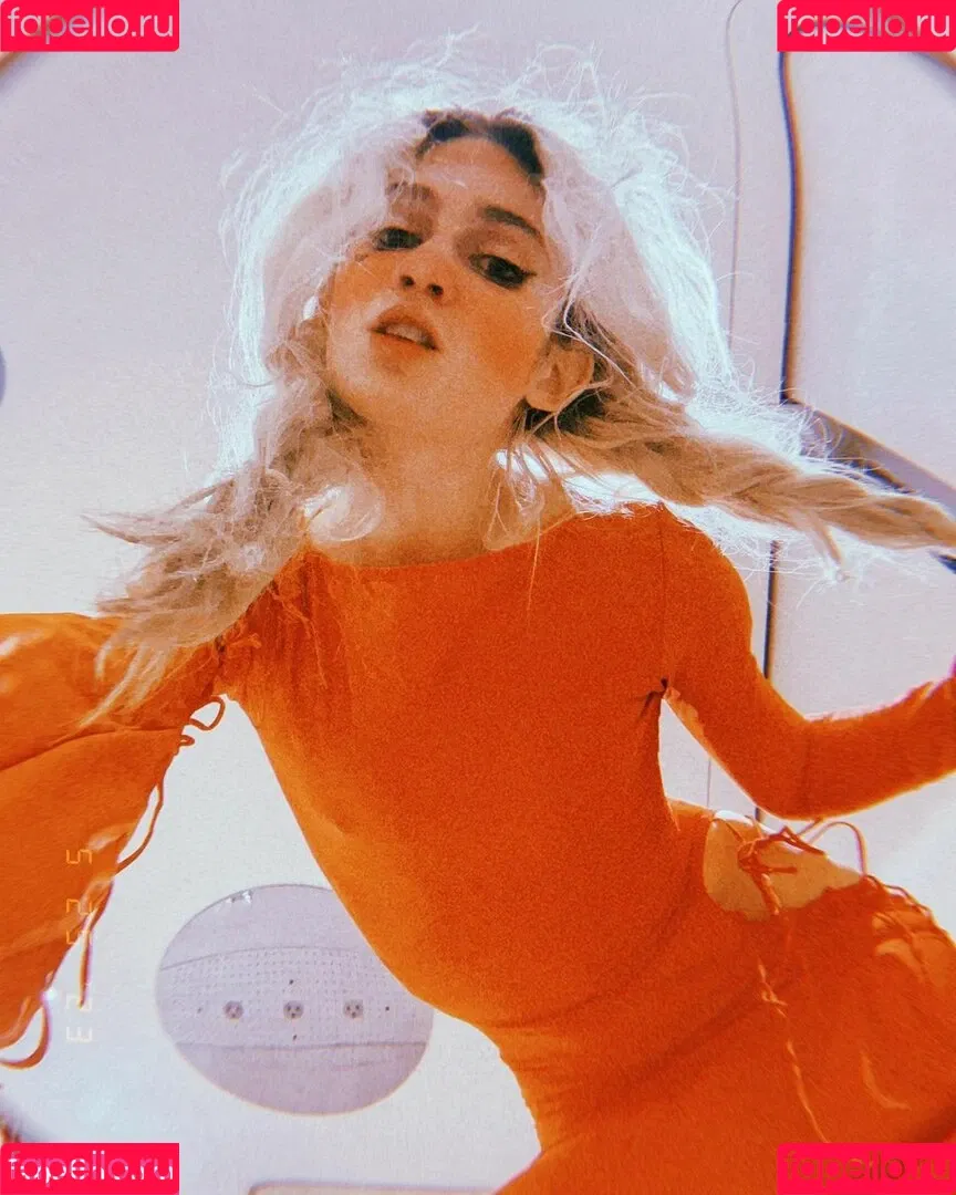 Grimes Onlyfans Photo Gallery 