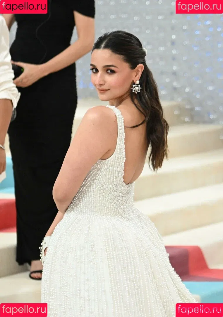 Alia Bhatt Onlyfans Photo Gallery 