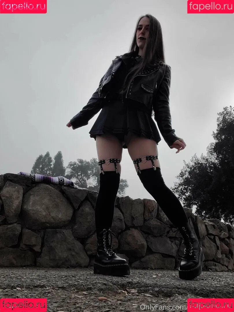 softgothwaifu Onlyfans Photo Gallery 