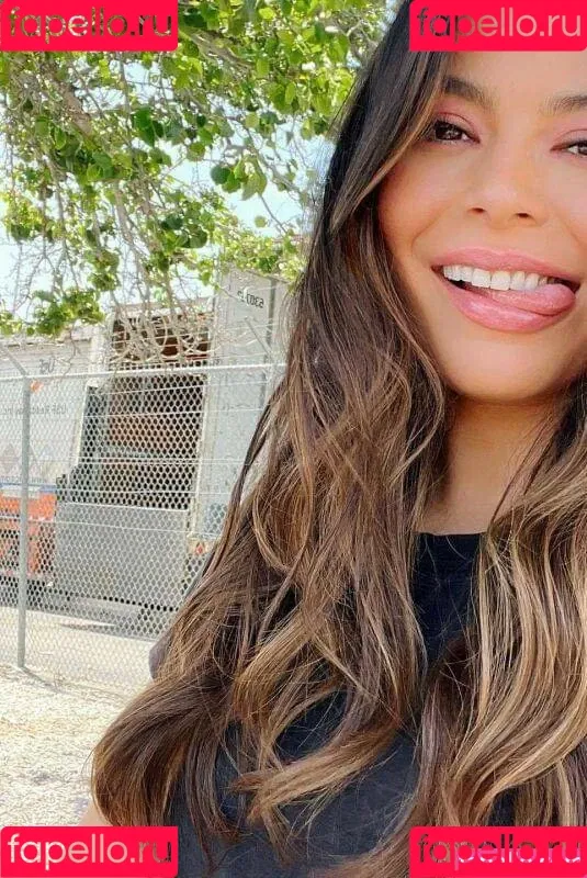 Miranda Cosgrove Onlyfans Photo Gallery 