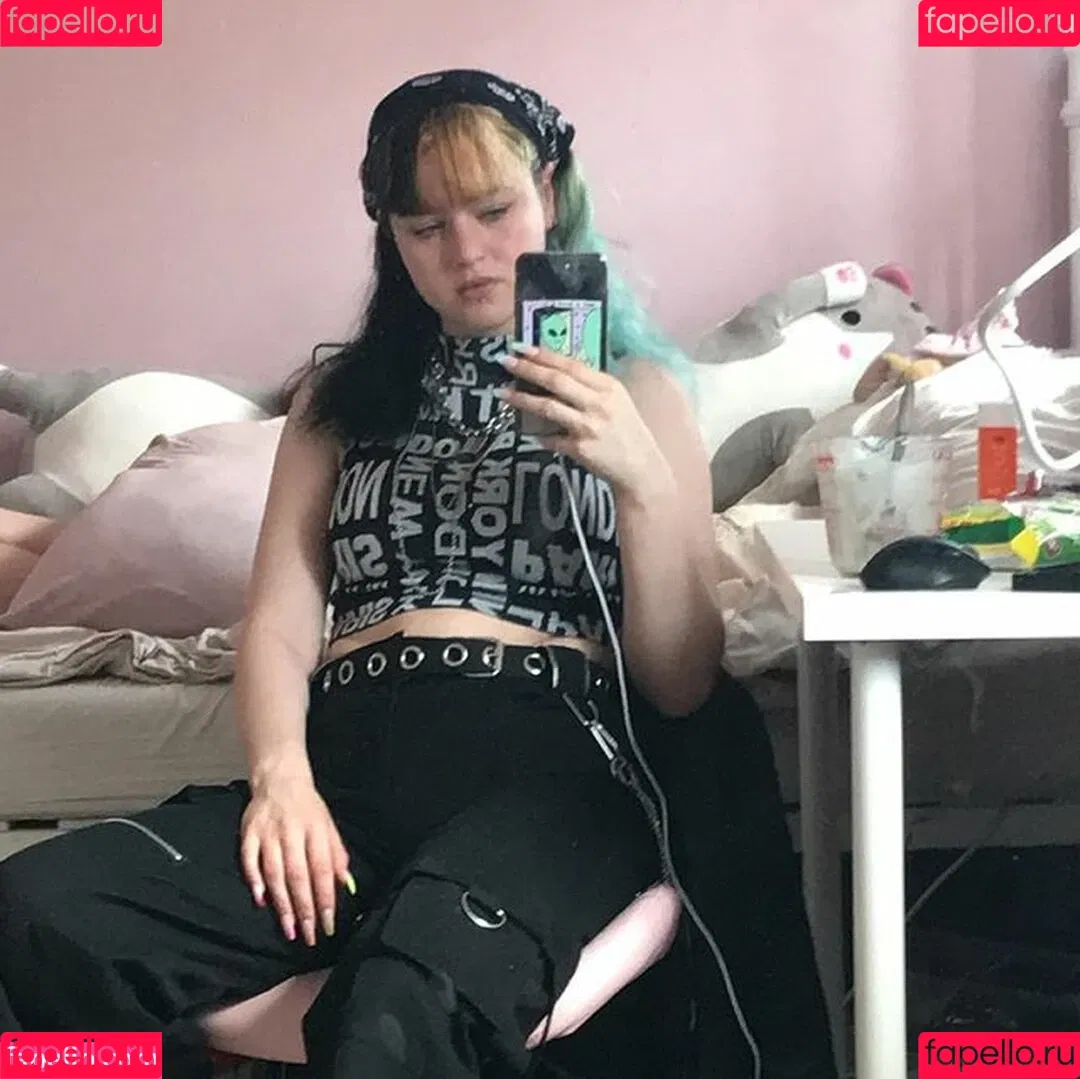Hahahahelp_me Onlyfans Photo Gallery 