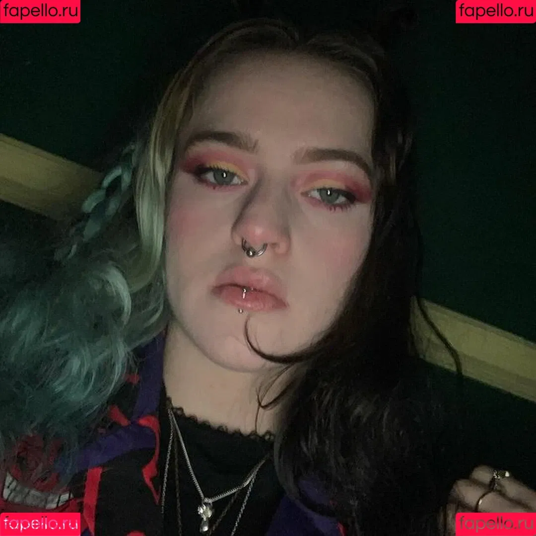 Hahahahelp_me Onlyfans Photo Gallery 