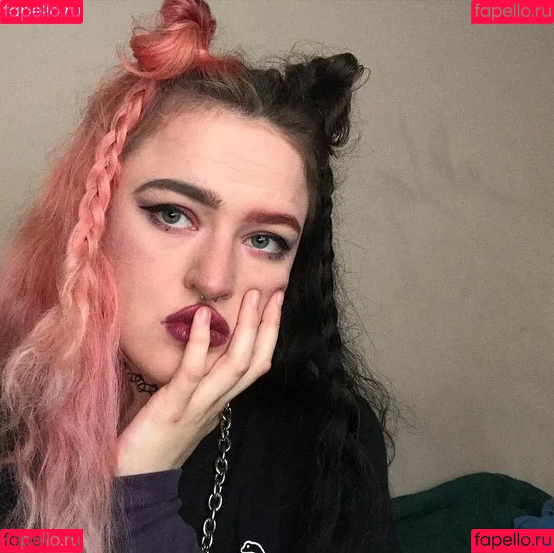 Hahahahelp_me Onlyfans Photo Gallery 