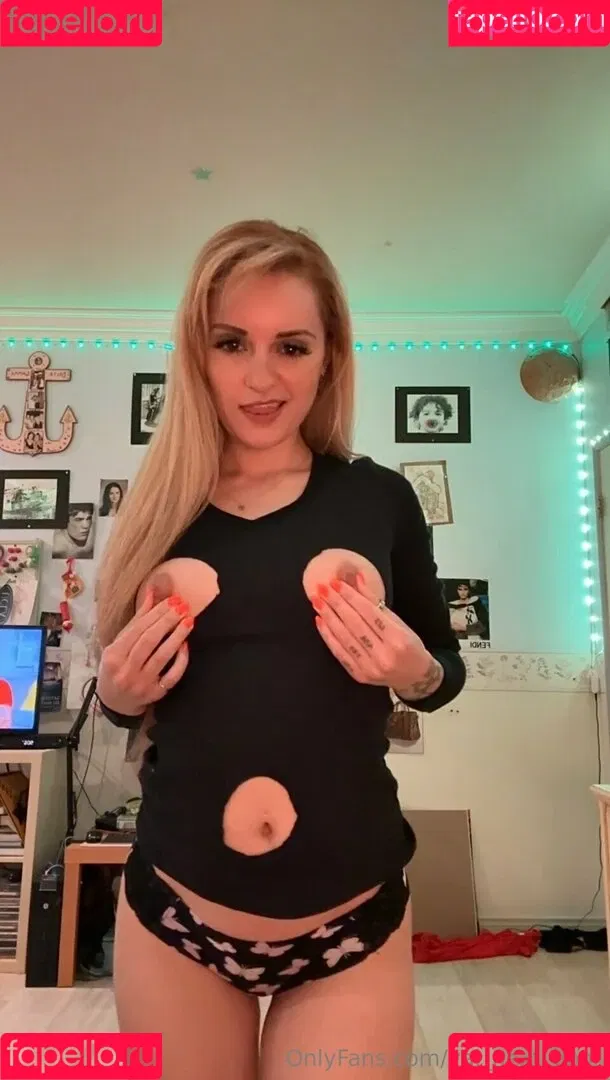 val_next_door Onlyfans Photo Gallery 
