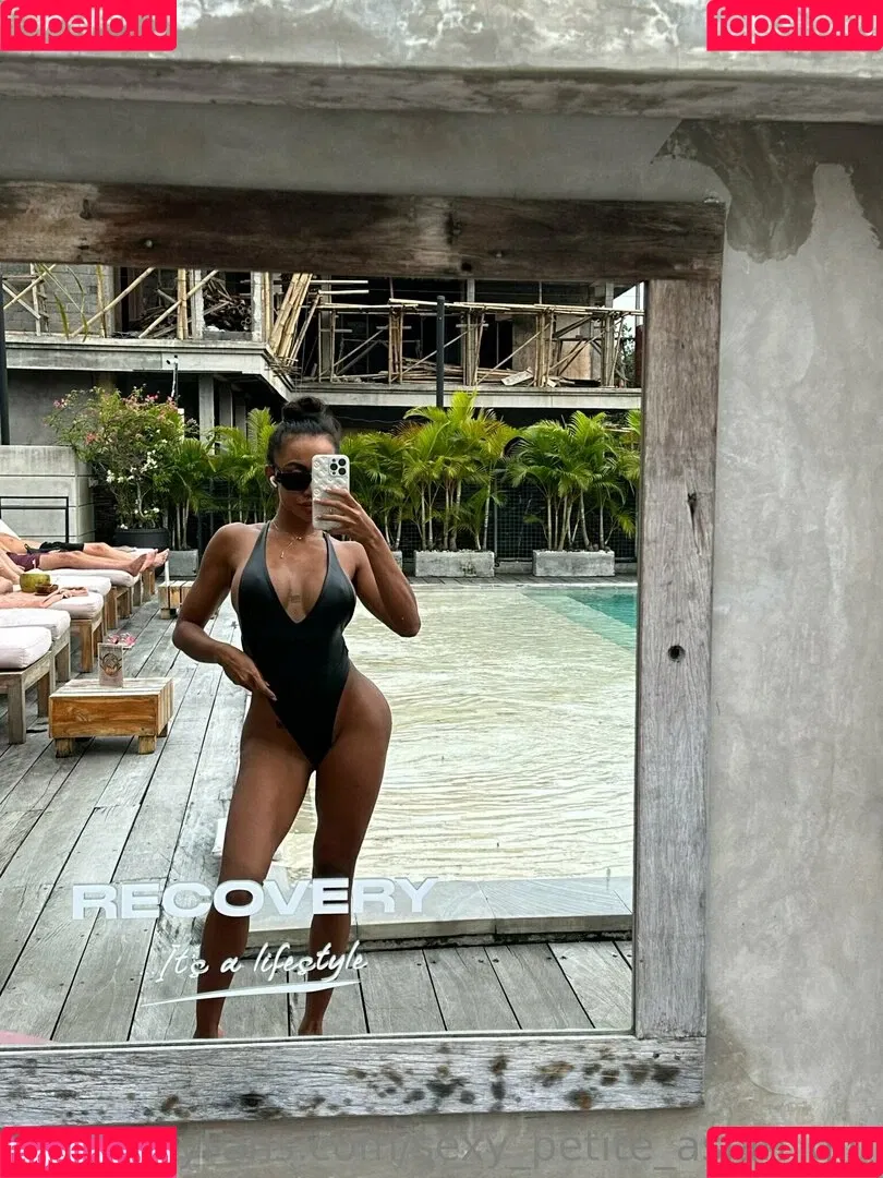 sexy_petite_asian_girl Onlyfans Photo Gallery 