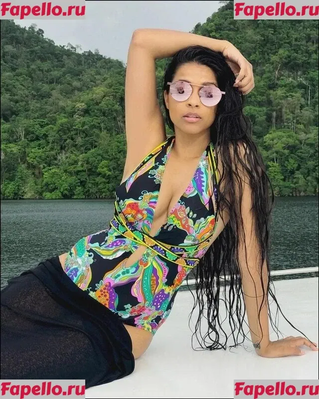 Lilly Singh Onlyfans Photo Gallery 