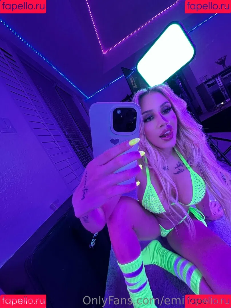 Emilyy Wild Onlyfans Photo Gallery 