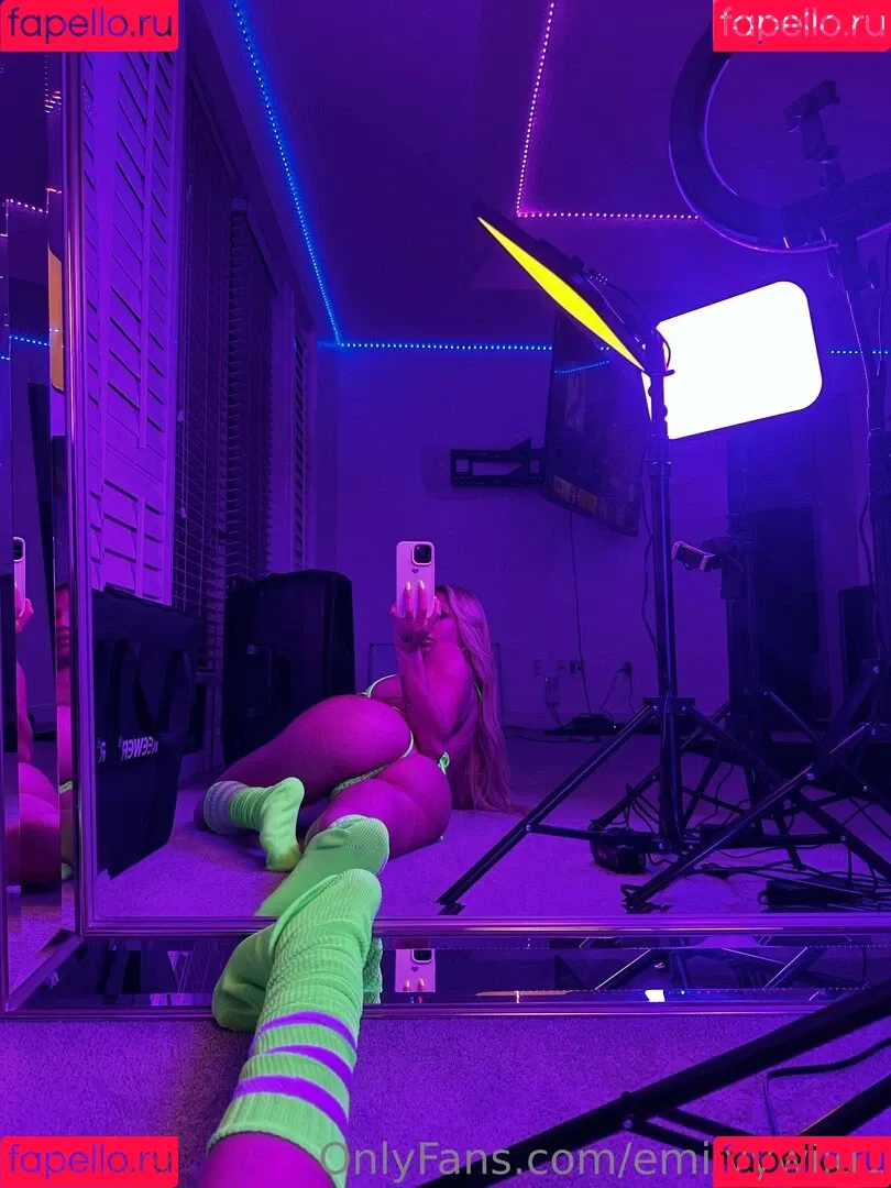 Emilyy Wild Onlyfans Photo Gallery 