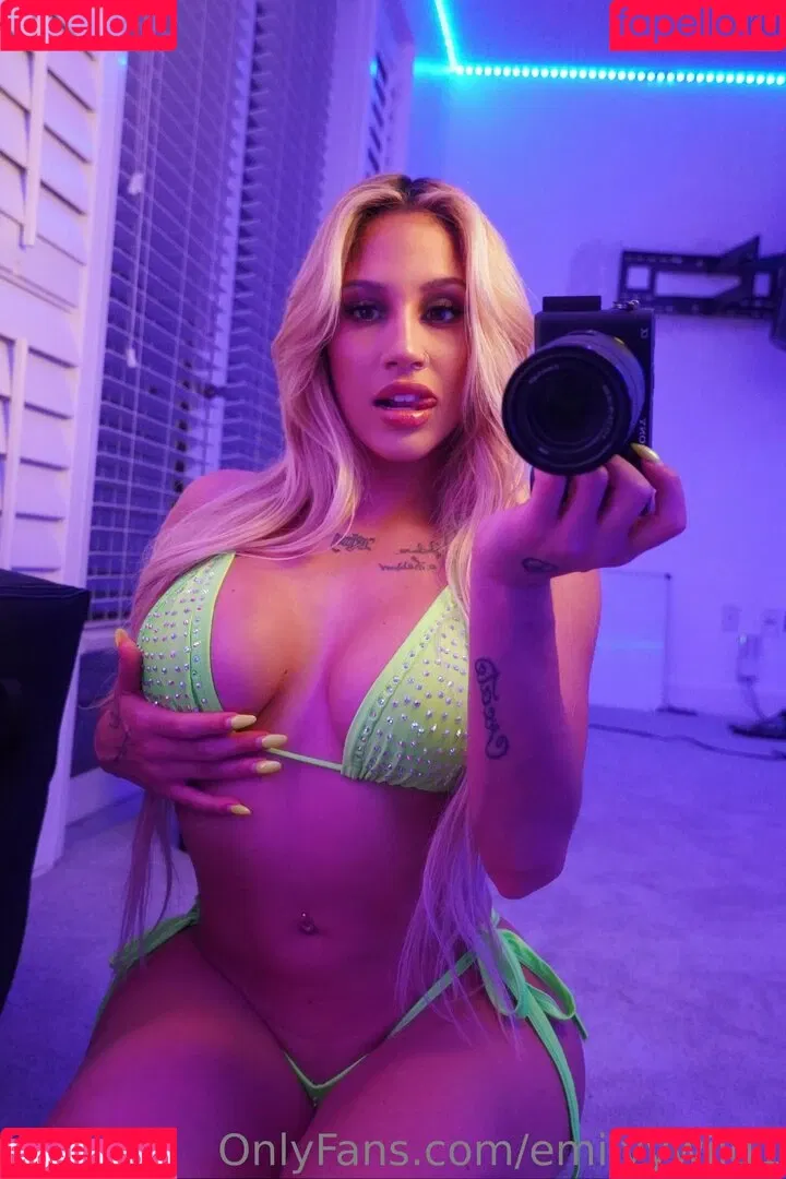 Emilyy Wild Onlyfans Photo Gallery 