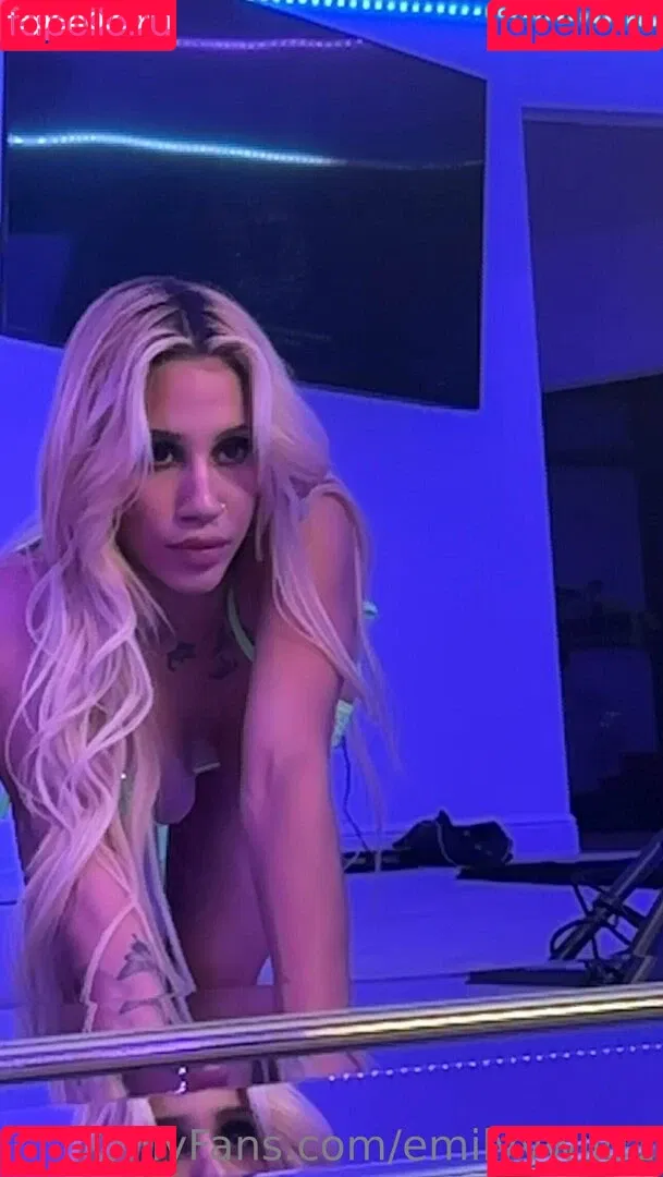 Emilyy Wild Onlyfans Photo Gallery 
