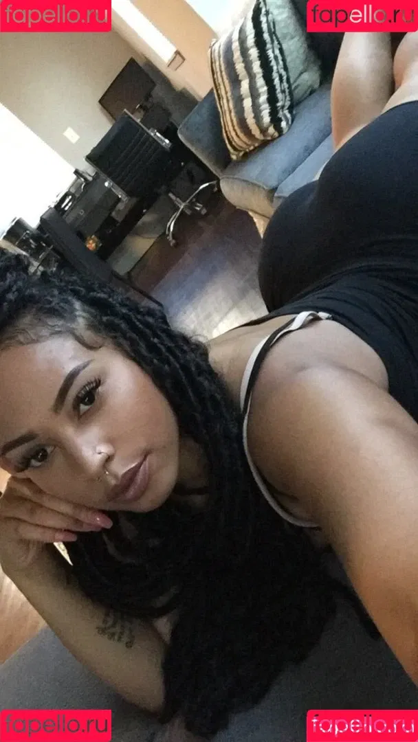 Lipstickthvg Onlyfans Photo Gallery 