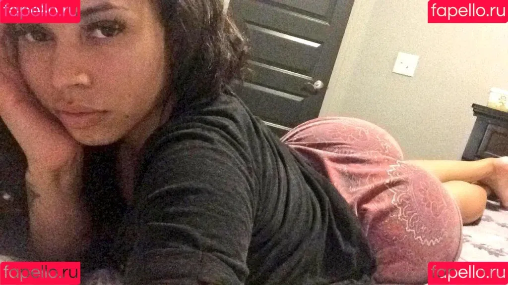 Lipstickthvg Onlyfans Photo Gallery 