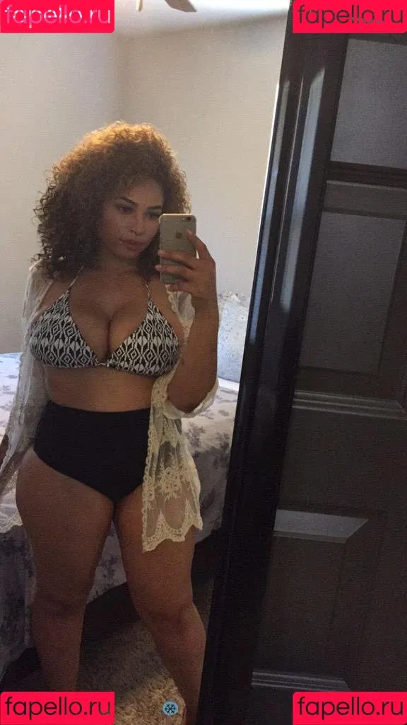 Lipstickthvg Onlyfans Photo Gallery 
