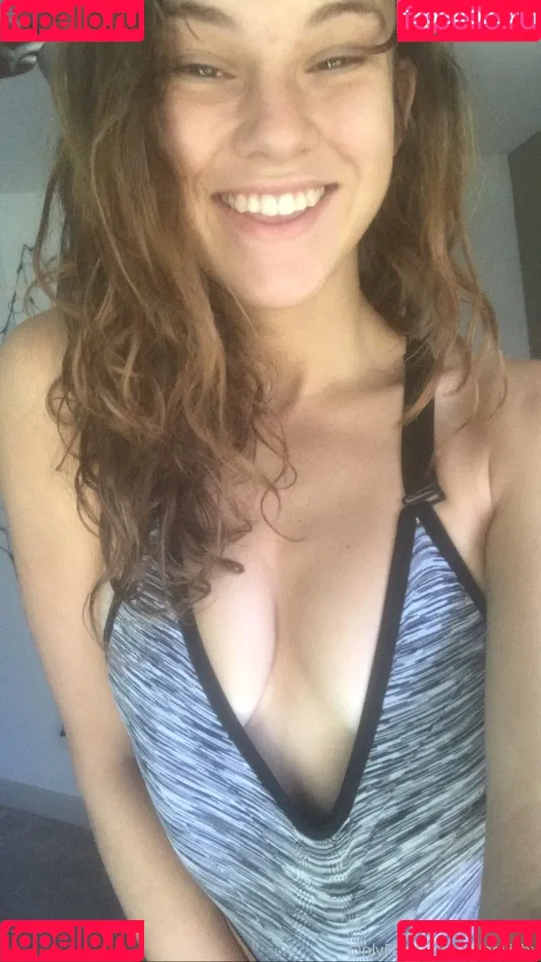 EllieEilishX Onlyfans Photo Gallery 