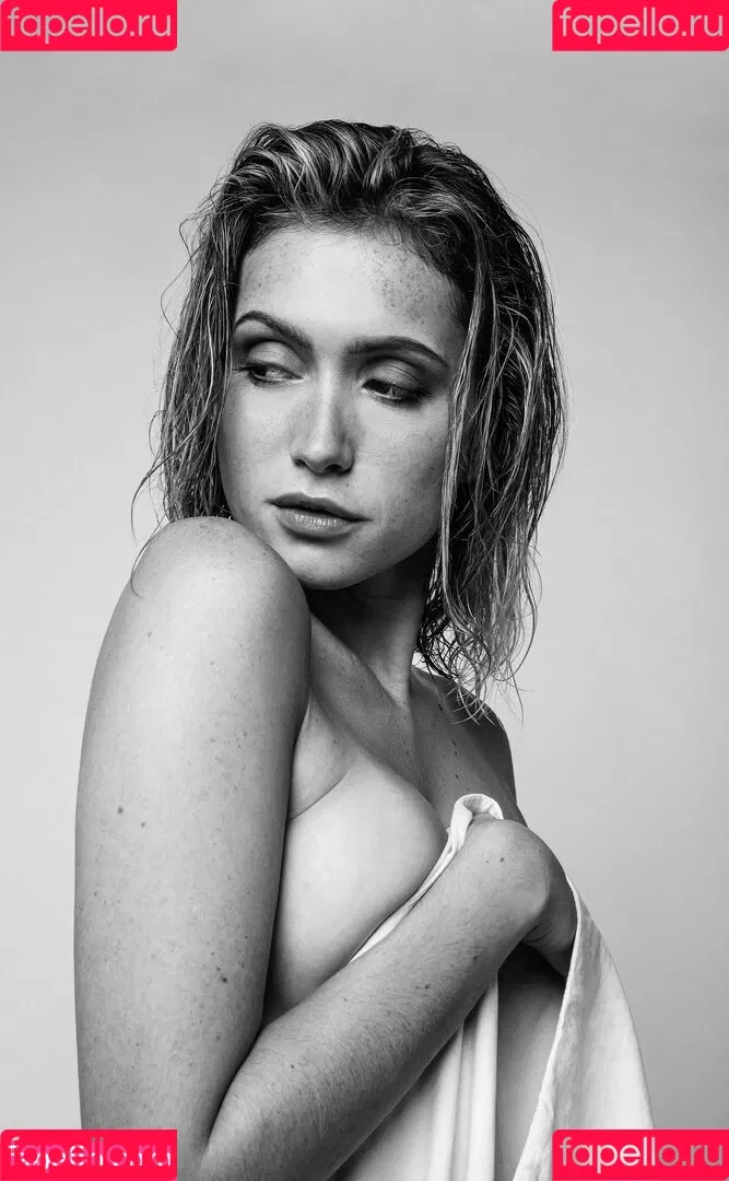 Lysandre NADEAU Onlyfans Photo Gallery 