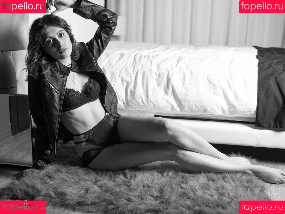 Lysandre NADEAU Onlyfans Photo Gallery 