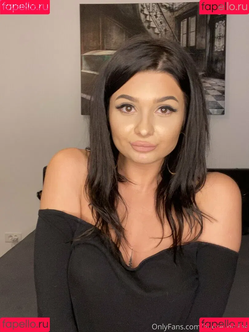 kimchopra Onlyfans Photo Gallery 